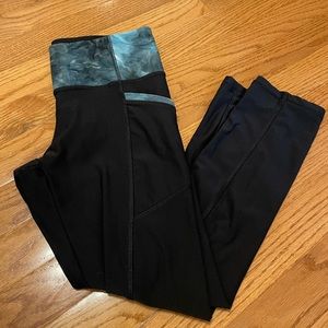 Cropped black leggings w tie dye detail